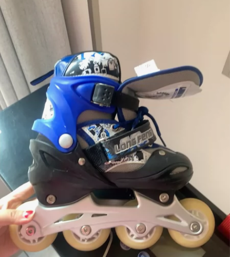 隆峰溜冰鞋可调节。直排轮滑鞋，旱冰鞋男闪光...