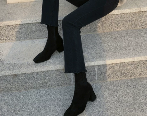 黑色微喇叭牛仔裤女2024年春秋新款高腰显...