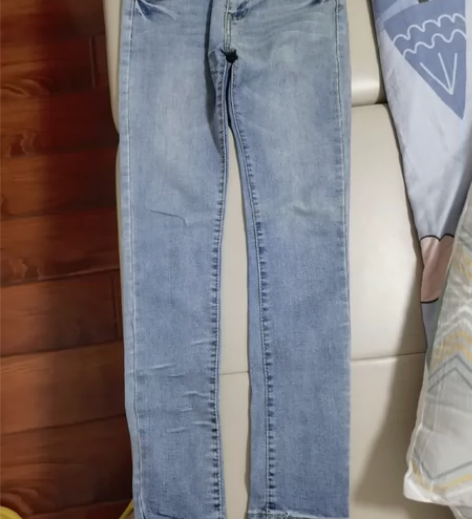 浅色铅笔裤 感兴趣的话点“我想要”和我私聊...