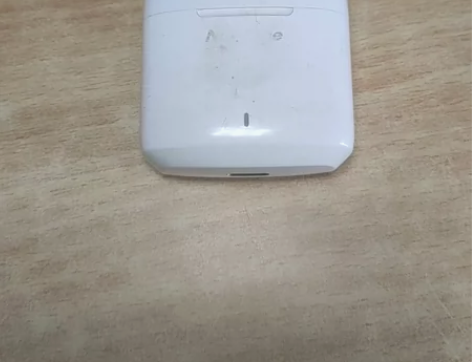 纽曼tws x5 明显使用痕迹，功能正常