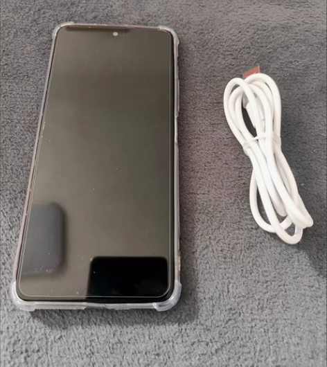 出红米k40，成色非常好， 5G 128g...