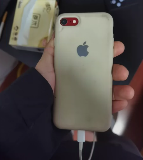 iPhone8 国行64，功能正常，指纹灵...