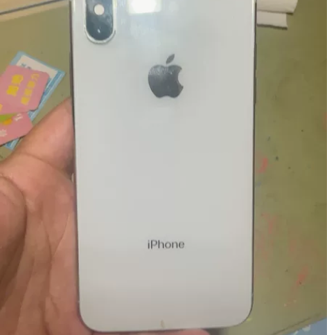 苹果X刚换得电池，256内存，个人一手，嘎...