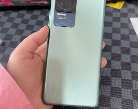 红米k50 12加256有明显磕碰，屏幕有...