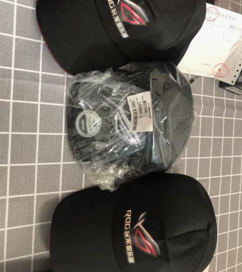 ROG玩家国度棒球帽，全新正品。 感兴趣的...