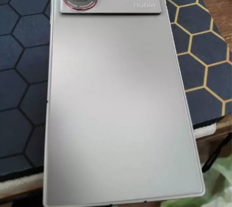 努比亚z50u 银色，成色挺新的有充电器，...