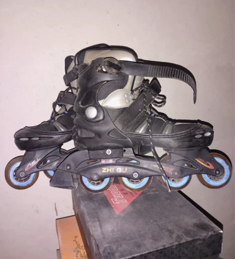 旱冰鞋38－41，十多年没动了，很干净 感...