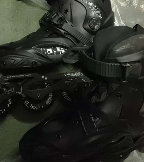 两百多入的溜冰鞋，40 码 感兴趣的话点“...