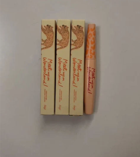 菲诗小铺经典黑杆睫毛膏【过保】 全新，入手...