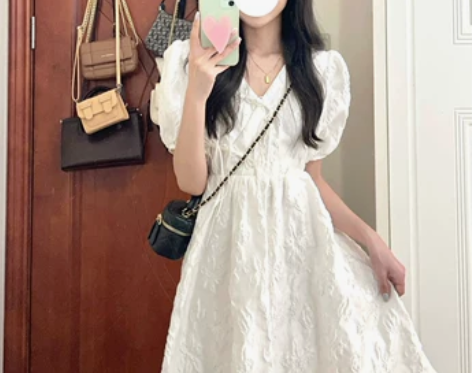 初恋感爆款白色v领法式小个子连衣裙夏季20...