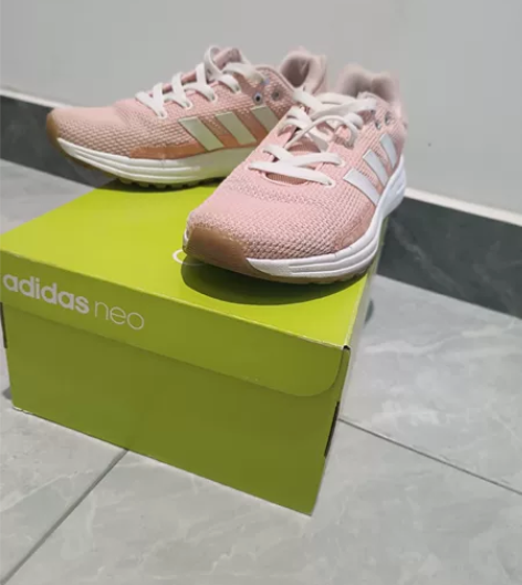 Adidas阿迪达斯女款 运动鞋超轻鞋 3...