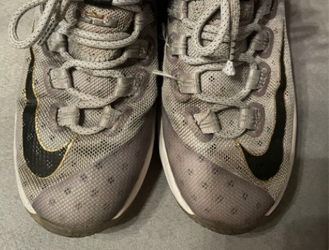 耐克 勒布朗 男童运动鞋 鞋带头有破损 新...