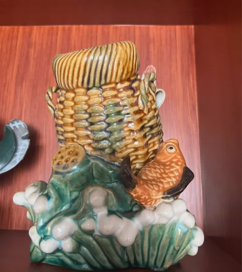 中国锦鲤鲤鱼雕塑摆件 陶瓷插花瓶 高20厘米左右 陶瓷为易碎... 中国锦鲤鲤鱼雕塑摆件 陶瓷插花瓶 高20厘米左右 陶瓷为易碎...