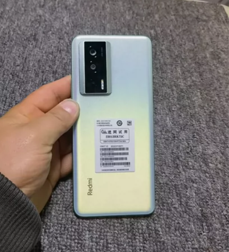 红米K60顶配16+512g版本，搭载高通...