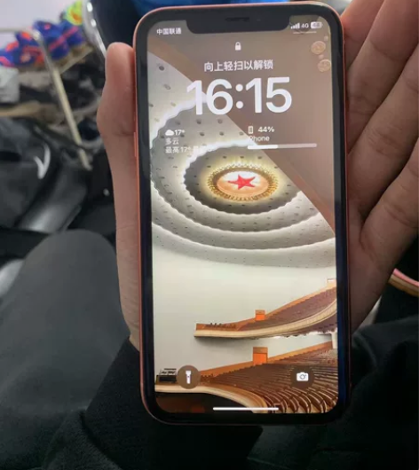 iPhone xr 128g国行的，橙色九...