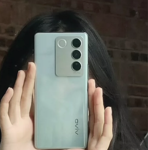 vivos16，去年6月买的，特别新，电池...