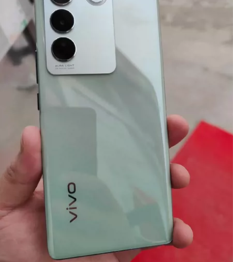 刚买的VIVOS16  12+256版本。...