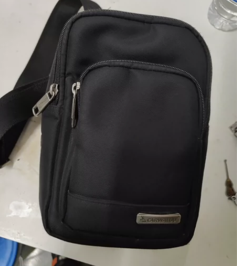 男士胸包，20年购买，有明显使用痕迹，高2...