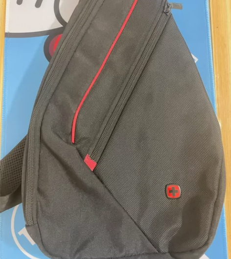 十字勋章瑞士军士刀胸包男士大容量单肩包户外...