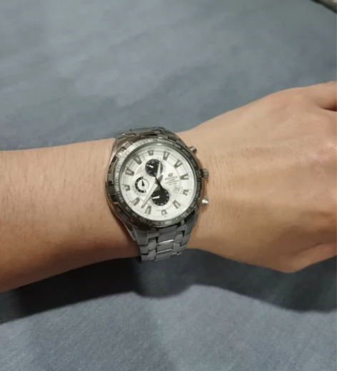 卡西欧石英手表，目前电池已耗尽需要自己更换...