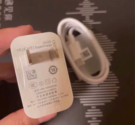 个人闲置转让一套华为40W超级快充充电器原...