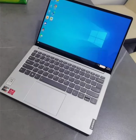 女生个人闲置自用笔记本电脑出售，因朋友送我...