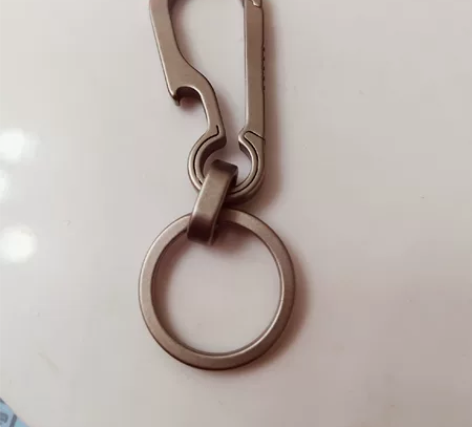 钛合金钥匙扣，全新的，连接环和钥匙圈是钛合...