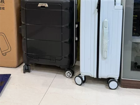 lucky club行李箱，20寸，含字母...