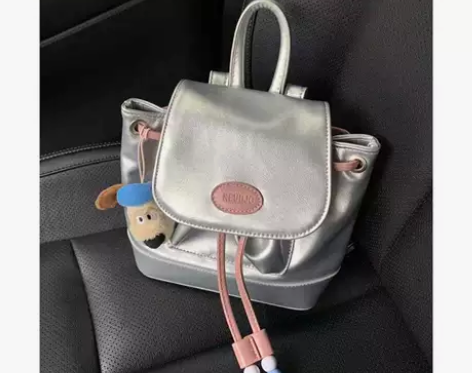 银粉撞色双肩包包 因为包包太多啦就想便宜点...