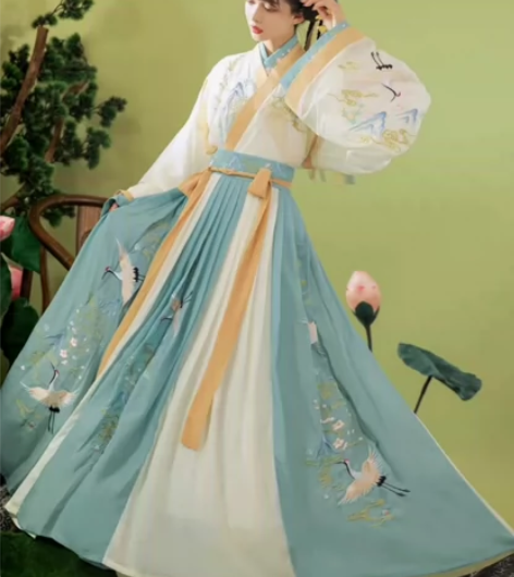 出汉服，玉术家的，六米摆，汉服太多了便宜出...