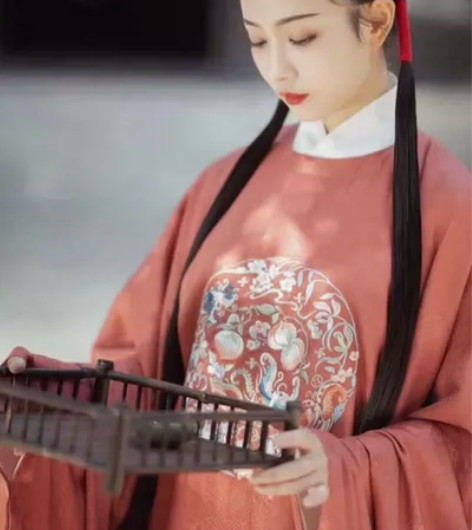 兰若庭 如约 圆领大襟汉服 S码，绛珠丹红...