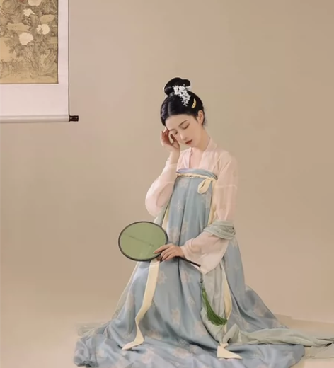 【标价两套汉服一起价格】带走 ★随机送一些...