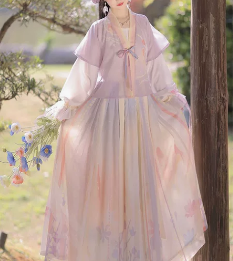 出汉服，99新，洛苓汉服。 感兴趣的话点“...