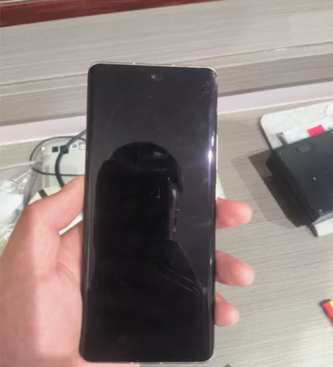 小米civi进水机，外屏碎，不开机，后壳陈...