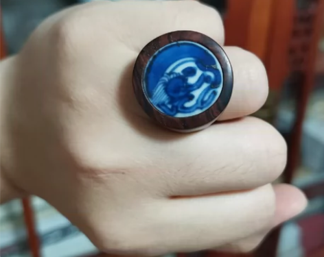 瓷片木戒指，明代万历回青团螭龙纹瓷片，特别...