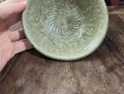 家里翻到的，越窑青瓷碗 越窑青瓷碗是中国古...