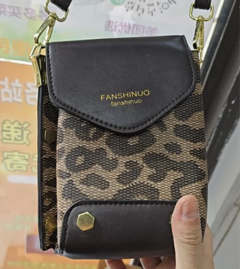 女士小胯包，买回来一次都没背，闲置低价出售...