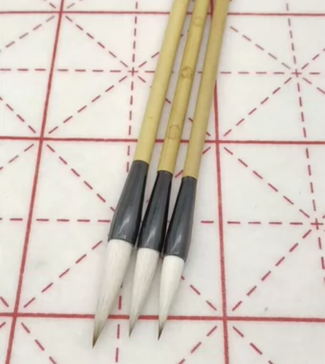 高级精制兼毫毛笔，兼毫毛笔采用上等细光峰山...