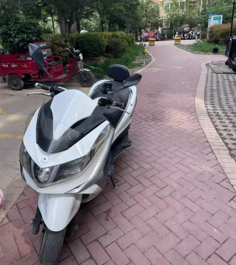 便宜出了.因为车是17的 过户一次.不介意...