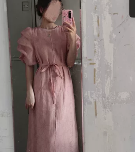 （买来拍照穿的）法式褶皱泡泡袖V领开叉系带...