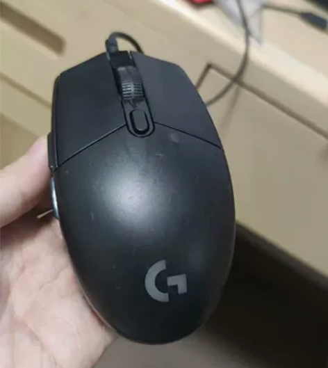 罗技g102，七八成新，功能正常，有磨损，...