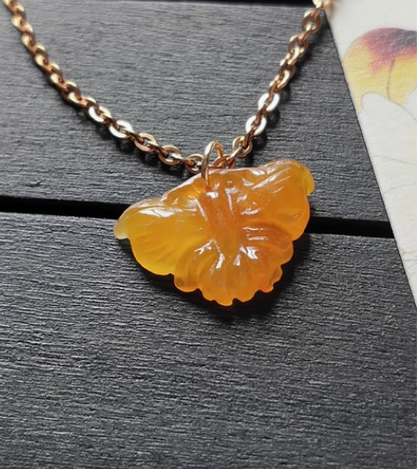 小蝶恋花天然色，有证书 尺寸15+10.2...