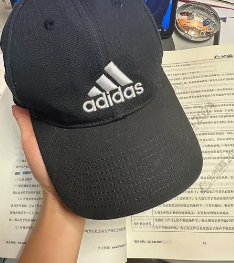 阿迪帽子便宜出！ 感兴趣的话点“我想要”和...