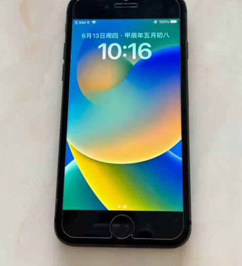 自用的黑解iPhone8 黑色64G,插卡...