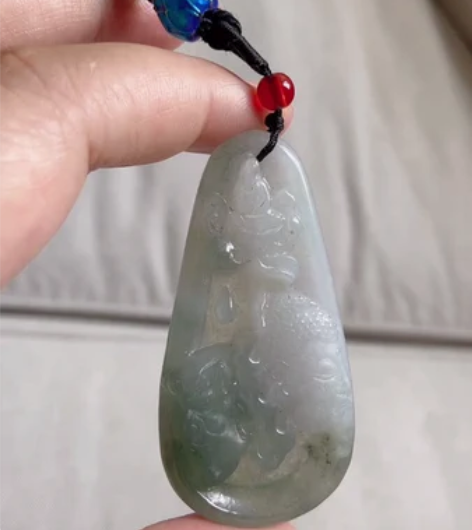 A货翡翠吊坠一念之间，半山半水种老肉细，透...