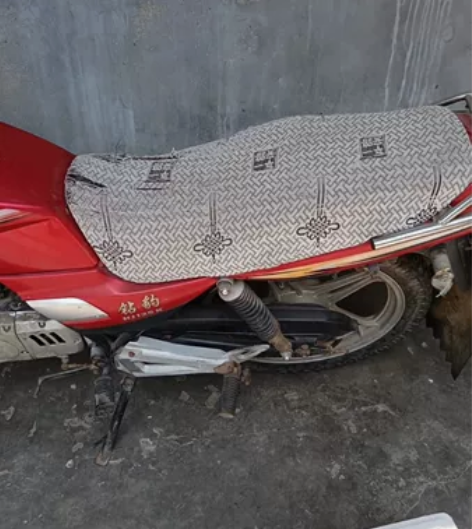 出售个人一手钻豹摩托车，买的时候6-7千元...