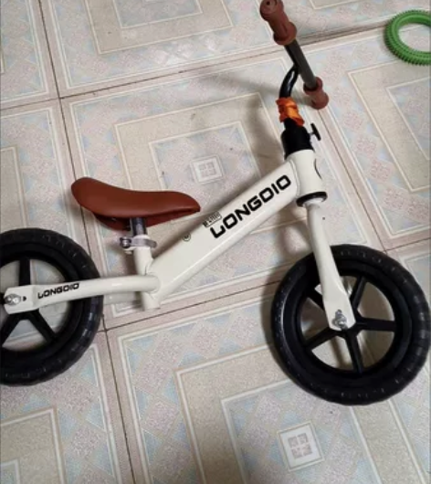 【全新未使用】全新儿童平衡车无脚踏自行车1...