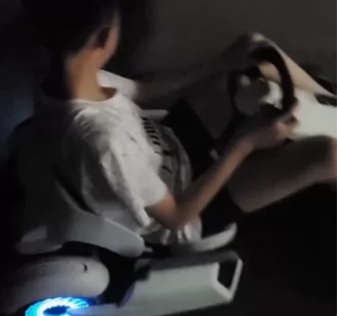 平衡车改造的卡丁车，骨架是用的仿版小米九号...