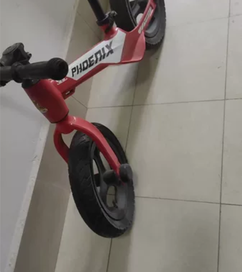 全新闲置永久儿童平衡车1-3-6岁2无脚踏...