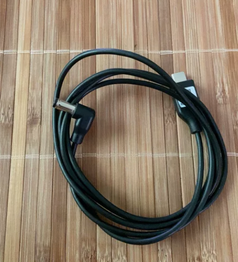 原装大疆FPV V2 飞行眼镜， 电池供电...